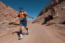 Chema Martínez logra el triunfo en el desierto de Atacama