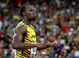 Usain Bolt (9.96) pasa pero roza el KO en las semifinales de 100
