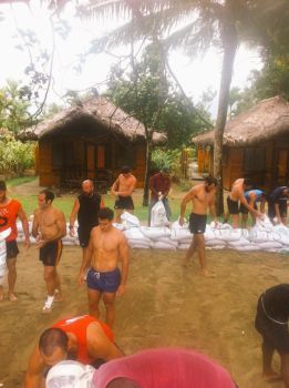Los españoles ayudan a paliar los efectos de un ciclón en Fiyi