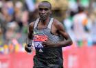 Kenya's Eliud Kipchoge defends men's London Marathon title