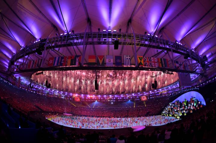 Río estrena sus Juegos con un impresionante carnaval de color