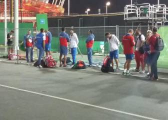 Djokovic esperó el autobús frustrado por su eliminación