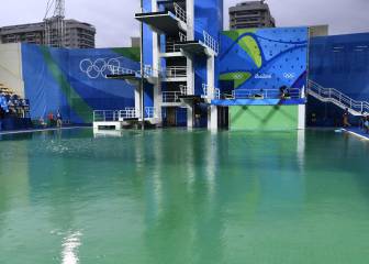 Cierran la piscina de salto de agua verde por mal olor
