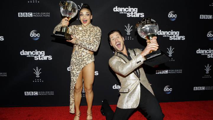 La medallista Laurie Hernandez gana 'Dancing with the Stars'