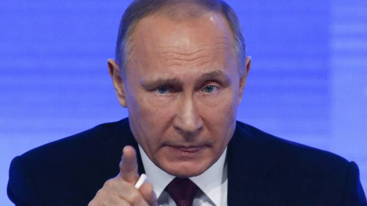 El presidente de Rusia Valdimir Putin habla durante la rueda de prensa de fin de año que el mandatario ruso ofrece de manera anual.