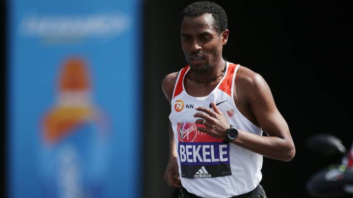 Kenenisa Bekele corre durante el maratón de Londres.