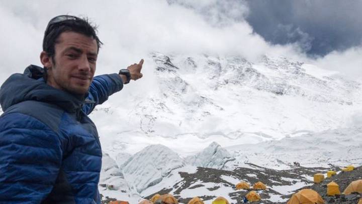 Kilian Jornet repite ascenso al Everest con récord de 17 horas