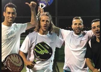 Puyol arrastra al pádel a Jordi Alba, a Xavi y a Busquets