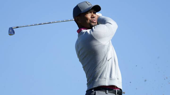 Tiger Woods golpea una bola durante la disputa del Farmers Insurance el pasado mes de enero.