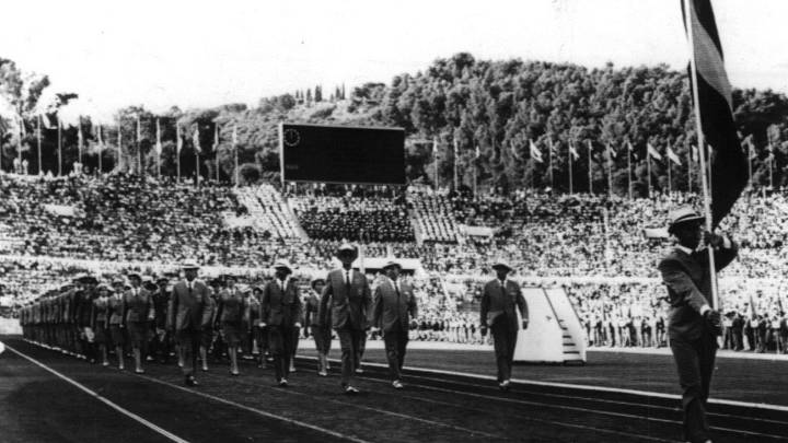 La delegación española en la Ceremonia Inaugural, celebrada en el Estadio Olímpico. El abanderado fue el gimnasta Jaime Belenguer. 