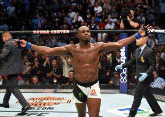 Jon Jones noquea a Cormier y recupera su cetro en el UFC 214