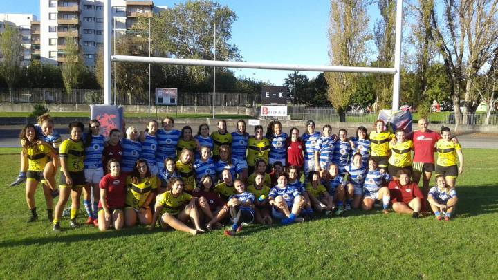 Jugadoras de Cisneros y Getxo rugby femenino
