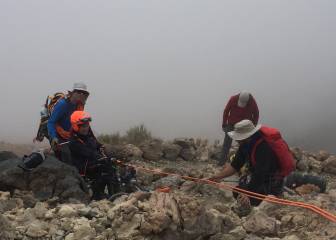 El frío y la pendiente complican el ascenso de Hassen-Bey