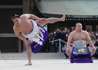 Shock en Japón por el botellazo de un campeón a otro luchador