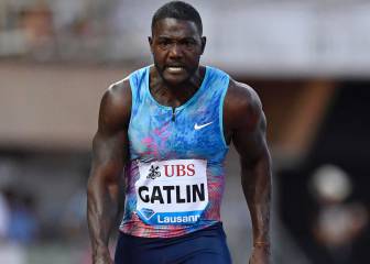 Gatlin fires coach and is 