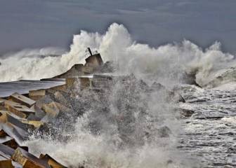 Muere una mujer por un golpe de mar mientras se entrenaba