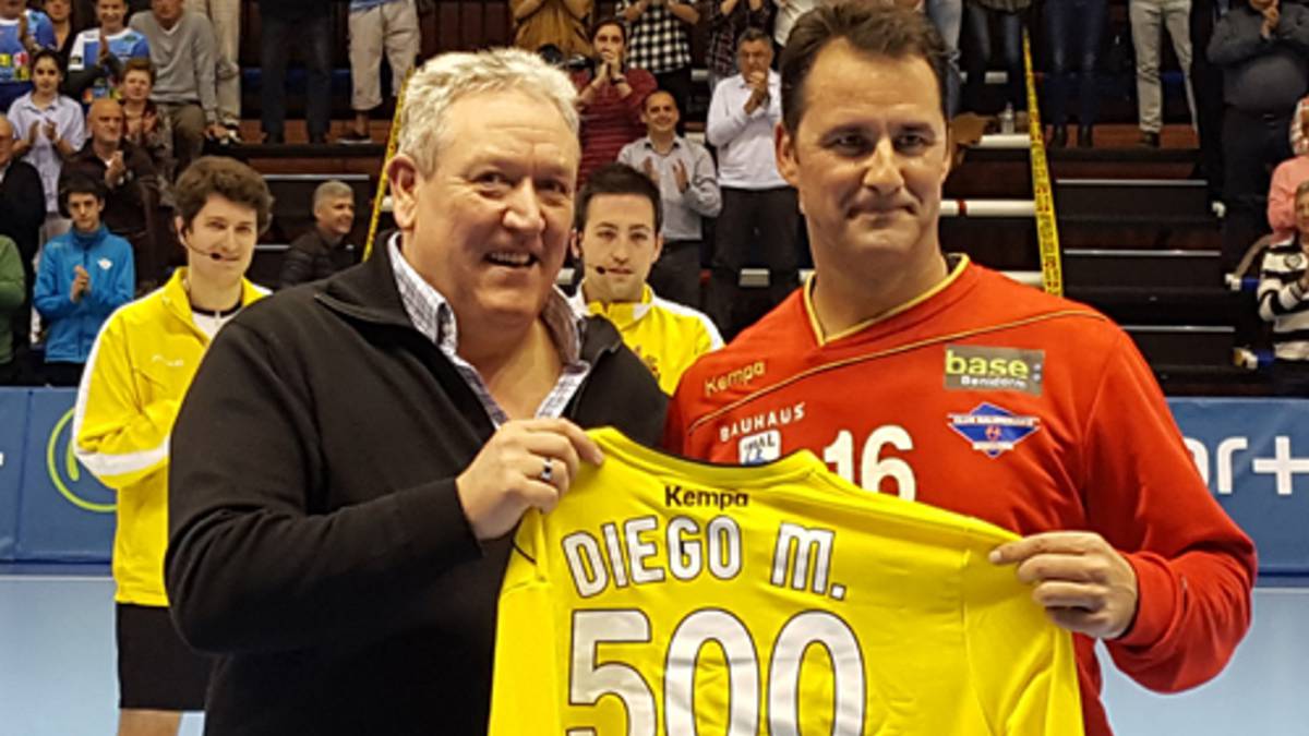 BALONMANO Diego Moyano ya tiene el título de 'abuelo' de ...