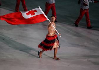 El abanderado de Tonga lo hace de nuevo: torso desnudo a -2º