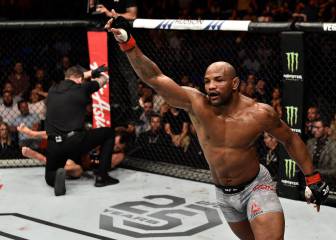 Yoel Romero exhibió pegada sin cinturón en el UFC 221