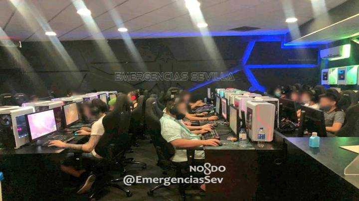 La policía de Sevilla cierra un local \'gamer\' por no cumplir las medidas sanitarias