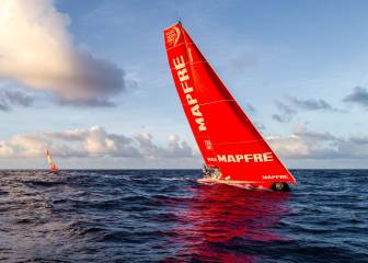Los 'Doldrums' rezagan al 'Mapfre', engancha a los vientos