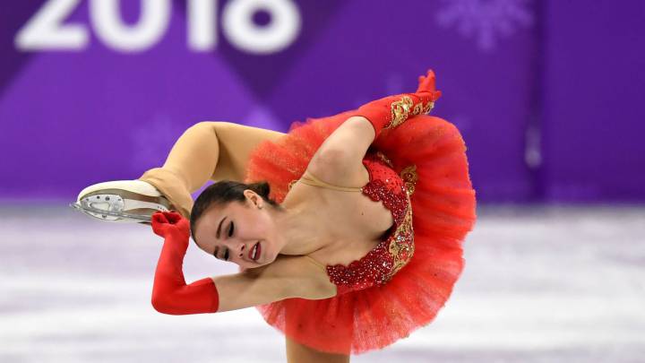 Alina Zagitova compite durante el programa largo de patinaje artístico en los Juegos Olímpicos de Pyeongchang.