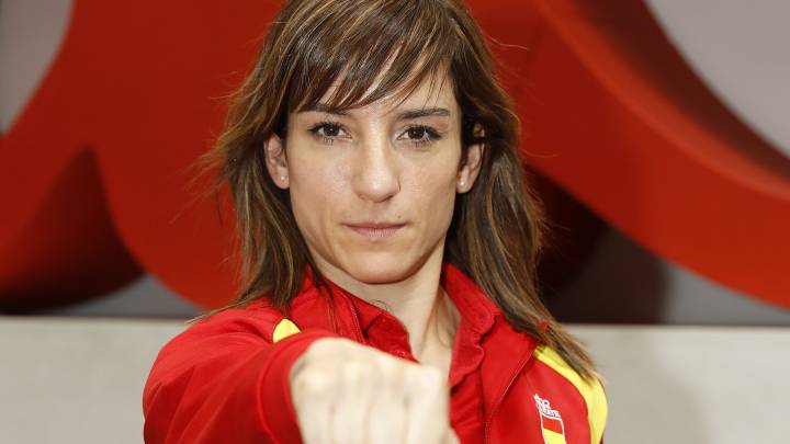 La karateca de Talavera Sandra Sánchez posa en su visita a la redacción de Diario As.