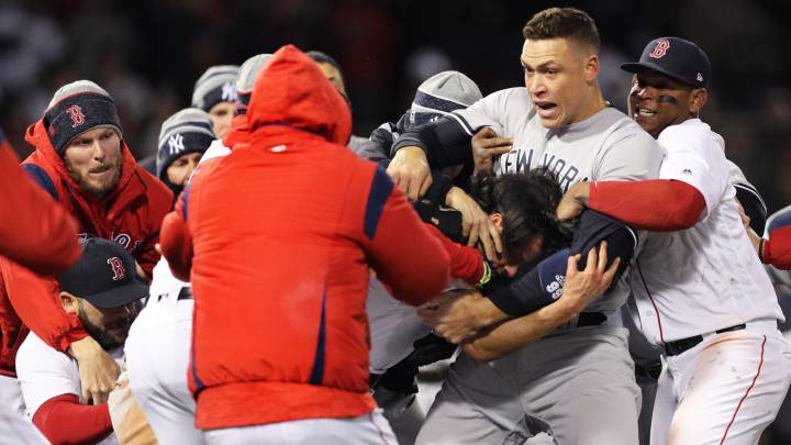 Yankees y Red Sox se odian y, ahora también, se pegan