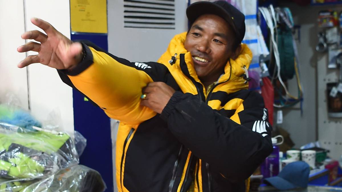 Alpinismo: El sherpa Kami Rita bate récords al coronar el Everest por 22ª  vez - AS.com