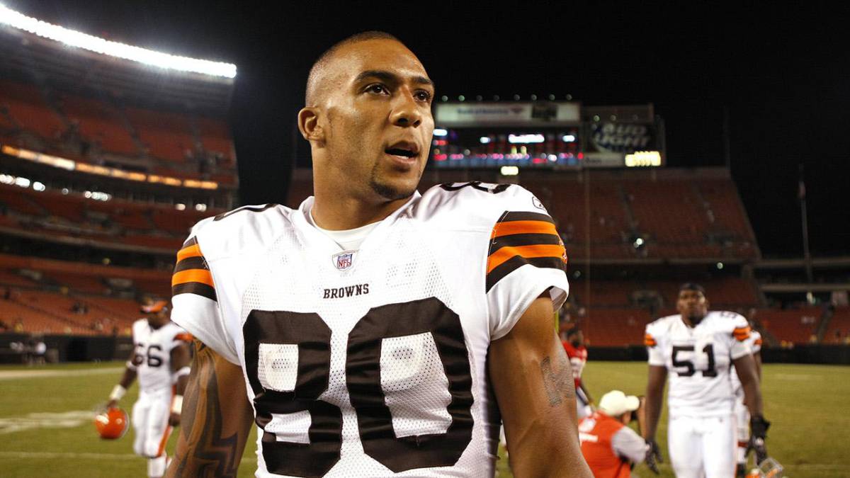 NFL  Ex jugador de la NFL arrestado por violación y 