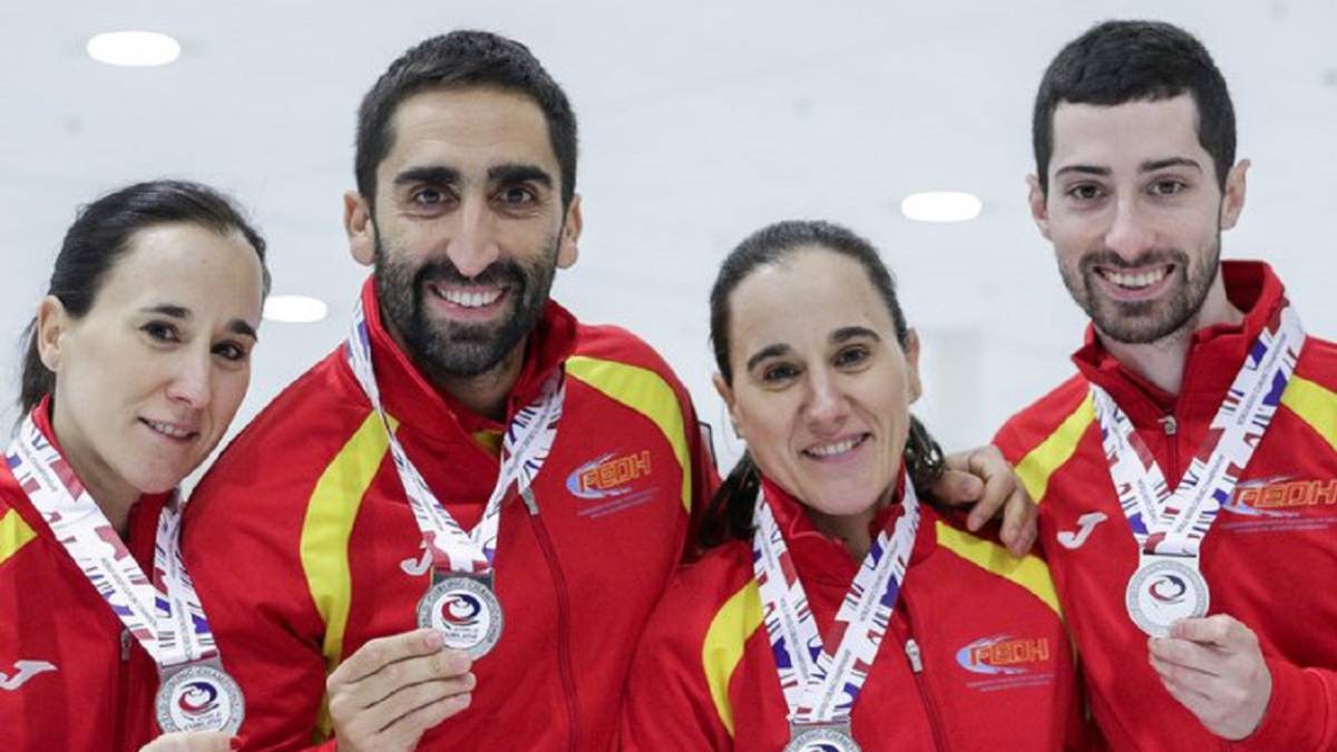 Política costo Concesión Histórica plata mundial para el equipo español de curling mixto - AS.com
