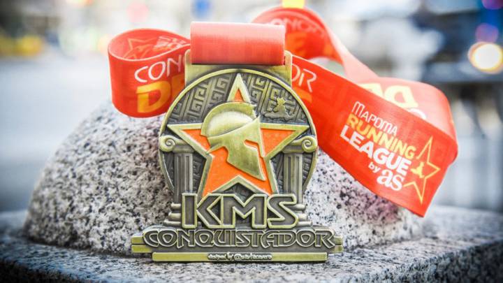 Imagen de la medalla de Conquistador de Kilómetros de la MAPOMA Running League.