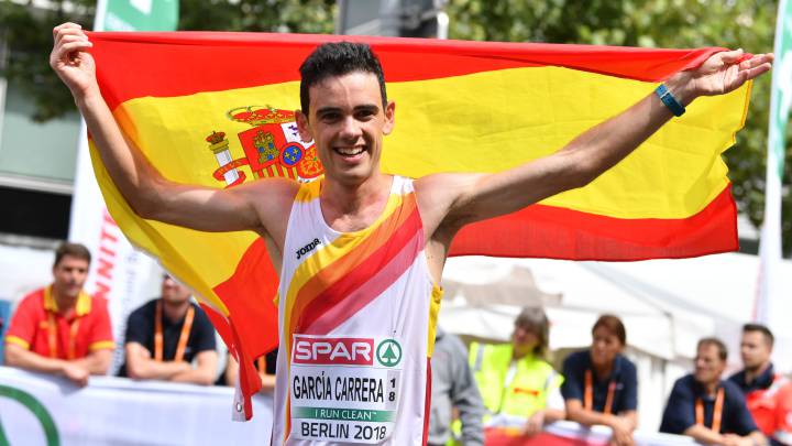 Diego García Carrera celebra su segunda posición en los 20 kilómetros marcha en los Europeos de Berlín.