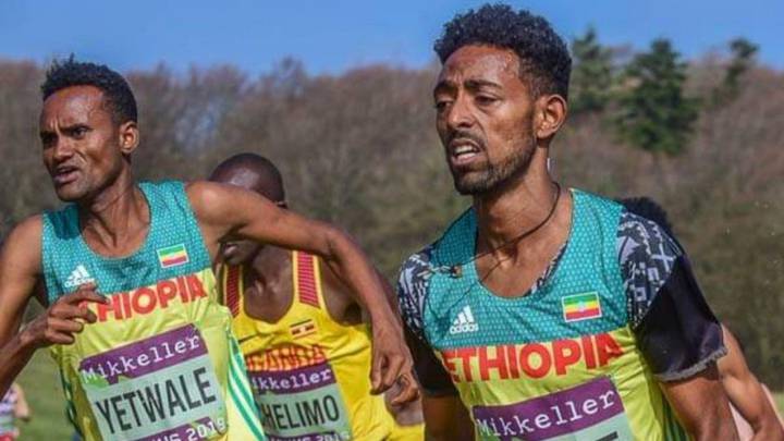 Estupor por la foto de estos dos atletas etíopes de 'solo 18 años'