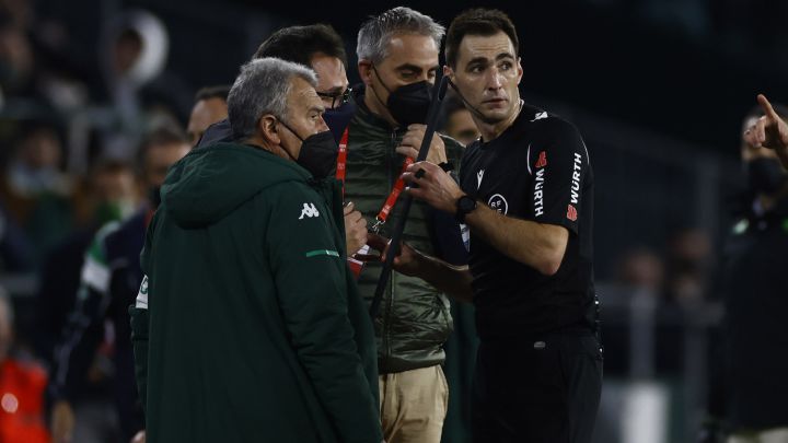 Palo al fútbol, leones del desierto, el Rayo brilla en la Copa, Araújo y su sueldo, Badosa alza su tercer WTA