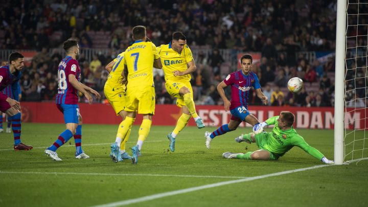 Batacazo del Barça, la 'Piqué Cup', la arenga efectiva de Ancelotti, dos bajas rojiblancas notables y el derbi de las antesalas