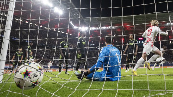 Una derrota inesperada, el Sevilla se asegura la Europa League, el Barça, pendiente de un milagro y un hueso, el Atlético confía en Griezmann, la revancha en el Mundial Sub-17 femenino y evitado el paro patronal