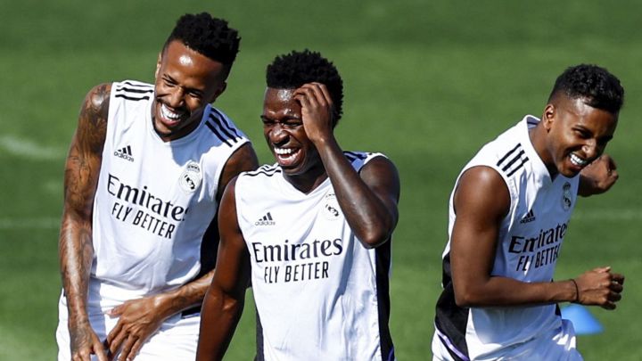 Nacionalizaciones que acercan fichajes, Cavani contra Lewandowski, Cádiz y Atlético buscan resucitar, la 