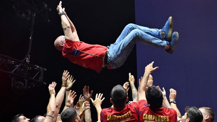 Fiesta con los campeones, Joselu ya es oficial, Guardiola sitúa a Mbappé en el Madrid, la marcha de Saúl y el Madrid de baloncesto, contra las cuerdas