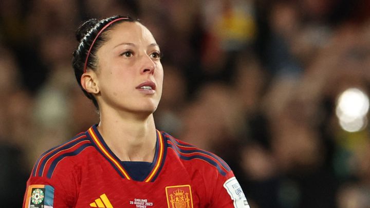 Jenni Hermoso denuncia a Rubiales, Alcaraz ebulle, Aitana, favorita al Balón de Oro, Ramos se presenta y Herrada vence