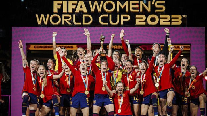 Un conflicto interminable, a 200 metros de Jenni, Riquelme recoge el testigo de Carrasco, Yamal despierta a Montjuic, Djokovic remata a España