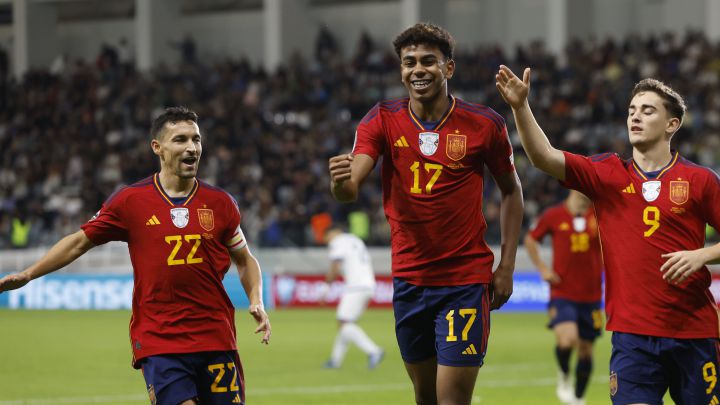 Liderato para España, contratiempos para Ancelotti, entrevista AS a Rafa Benítez, Alcaraz-Medvedev: el otro Clásico y la fatalidad de Yeremi Pino