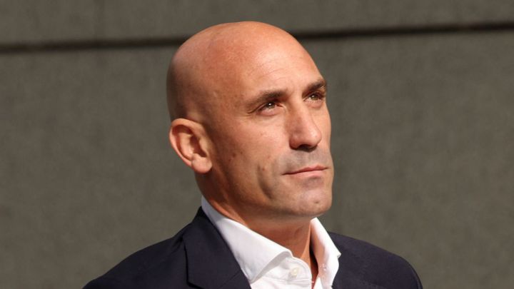 Rubiales queda en libertad; Rocha dimite y convoca elecciones; Foden avisa al Madrid; Mbappé decide y pide perdón; Entrevista a Jordan Díaz