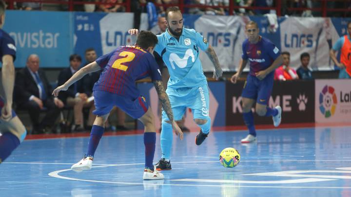 Ricardinho controla un balón durante la final de la LNFS 2017/2018 entre Movistar Inter y F.C. Barcelona.