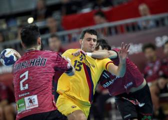 El Barça destroza a Ademar y espera al Benidorm en la final