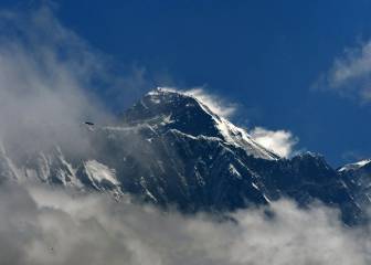 Nepal cierra el Everest y suspende todos los visados