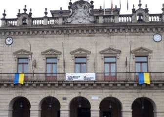 Irún se engalana de amarillo en homenaje al Bidasoa de 1995