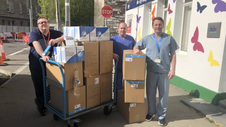 Los hospitales de Irlanda vibran con McGregor por donar un milln de libras en material