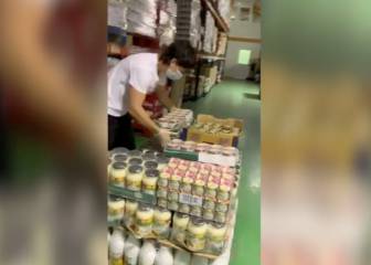 Carla Suárez carga cajas como voluntaria en el Banco de Alimentos de Las Palmas