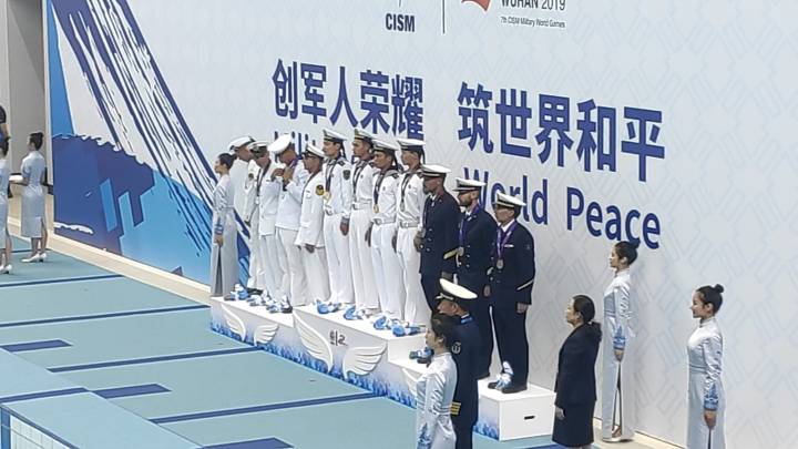 Varios militares españoles, en el podio durante los Juegos Militares Mundiales de Wuhan.
